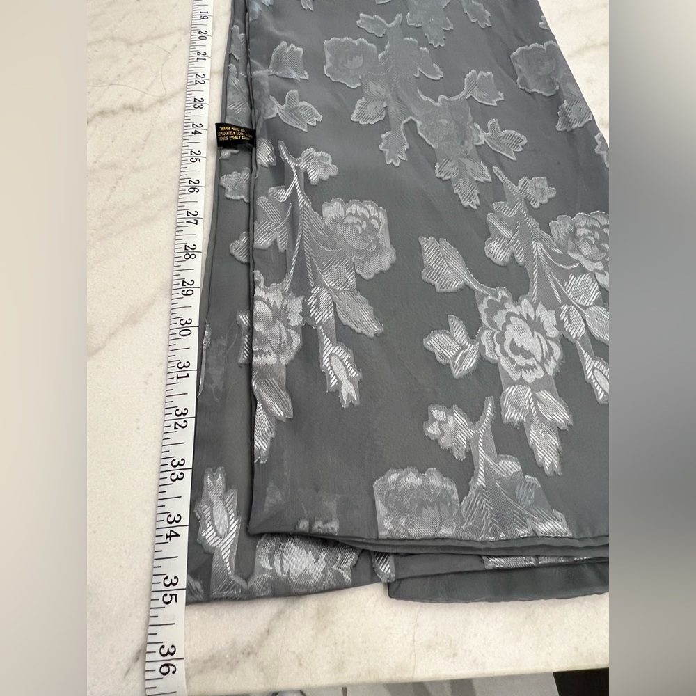Beautiful Pattern Gray And Silver Wrap. - image 5